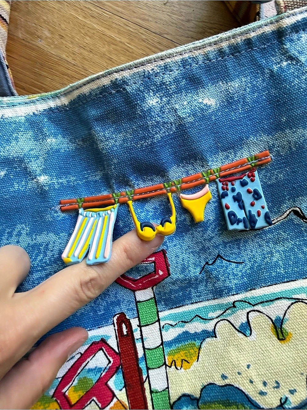 Vintage Quasby Hanging Swimsuits Beach Print Tote in Blue & Yellow - Picture 5 of 7